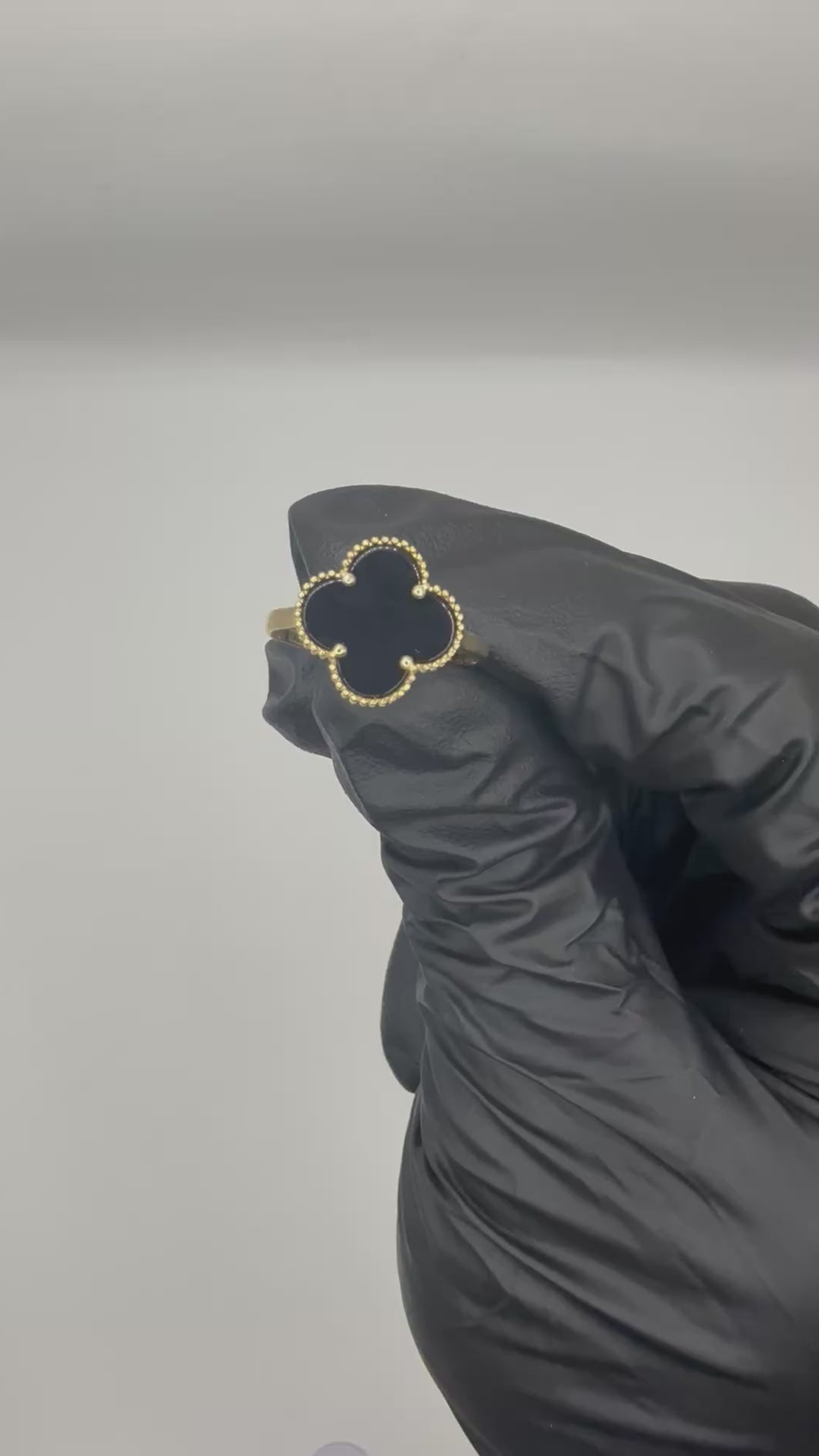 14k Yellow Gold Black Clover Floral Ring size 7.5